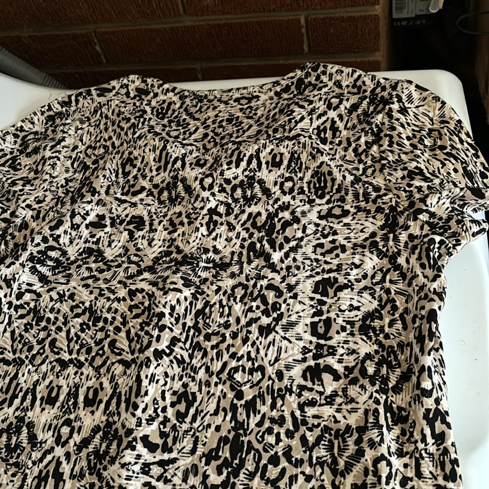 Kim Rogers Animal Print Short Sleeves V-Neck Blouse Tan Black White Stretchy XL